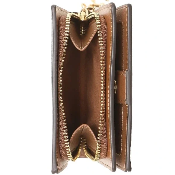 Coach Snap Wallet With Horse And Carriage Dot Print.
L: 4.25" W:1" H:3.5" - Picture 5 of 12